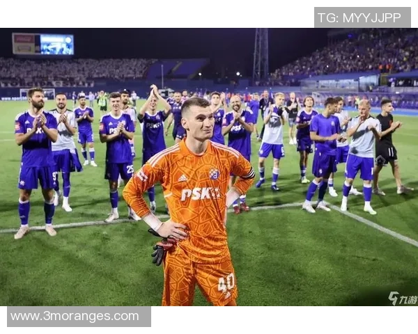 足坛巅峰防线巨星解析世界顶级后卫的荣耀与传奇