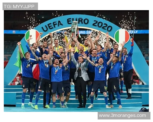 足球巨星钟爱的腕表品牌与款式解析，展现运动与奢华完美融合